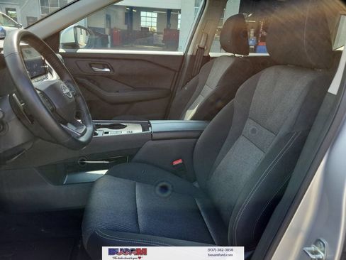 Used 2025 Nissan Rogue SV FWD image 16