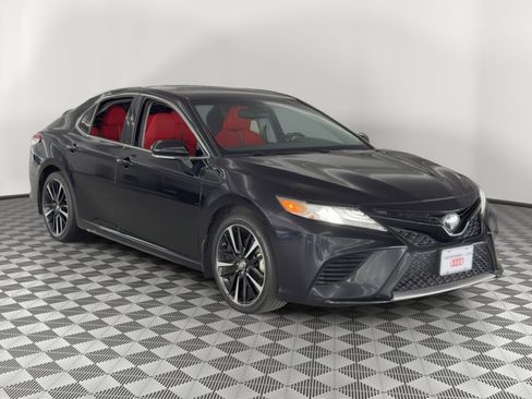 Used 2019 Toyota Camry XSE image 7