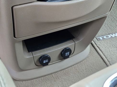 Used 2014 Chrysler Town & Country Touring image 37