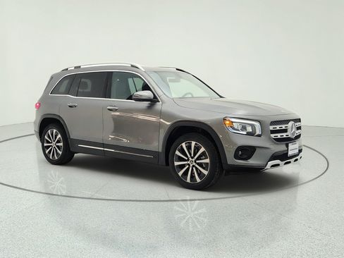 Used 2023 Mercedes-Benz GLB 250 image 3
