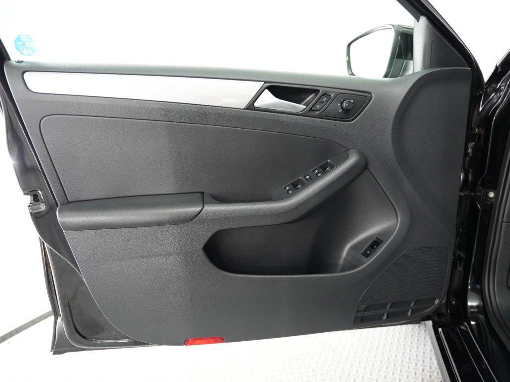 Used 2017 Volkswagen Jetta SE FWD image 36
