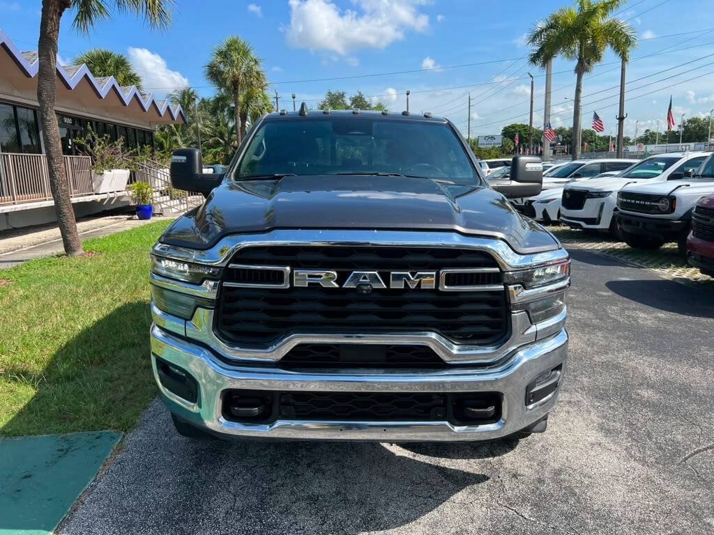 Used 2025 RAM 3500 Big Horn AWD/4WD image 3