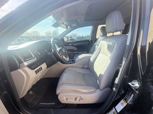 Used 2017 Toyota Highlander Limited image 10