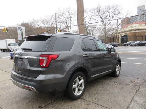 Used 2016 Ford Explorer XLT w/ Equipment Group 202A image 4