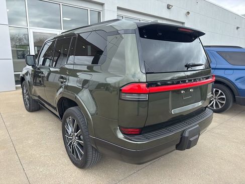Used 2025 Lexus GX 550 image 4
