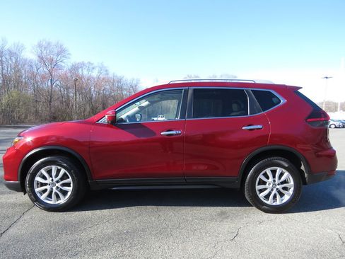 Used 2018 Nissan Rogue SV w/ Sun & Sound Touring Package image 8