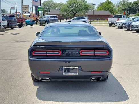 Used 2019 Dodge Challenger SXT RWD image 5