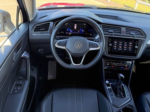 Used 2024 Volkswagen Tiguan SE FWD image 27