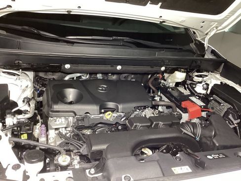 Used 2021 Toyota RAV4 LE AWD/4WD image 21