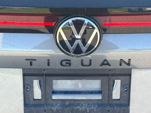 Used 2025 Volkswagen Tiguan SE R-Line AWD/4WD image 17