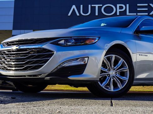 Used 2020 Chevrolet Malibu LT image 2