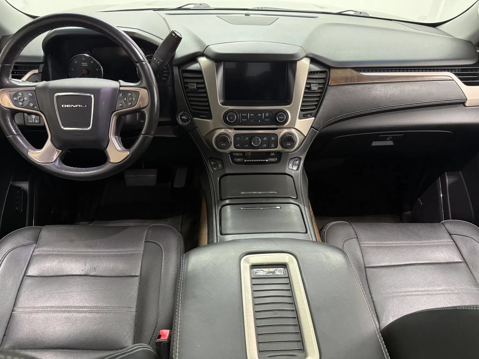 Used 2018 GMC Yukon Denali w/ Open Road Package RWD image 2