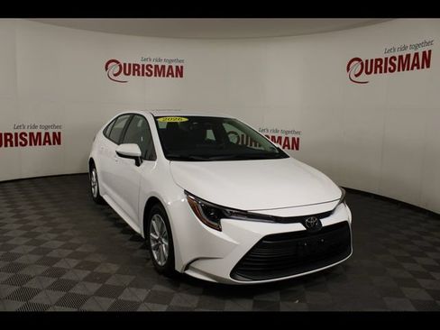 Used 2026 Toyota Corolla LE w/ LE Premium Package FWD image 11