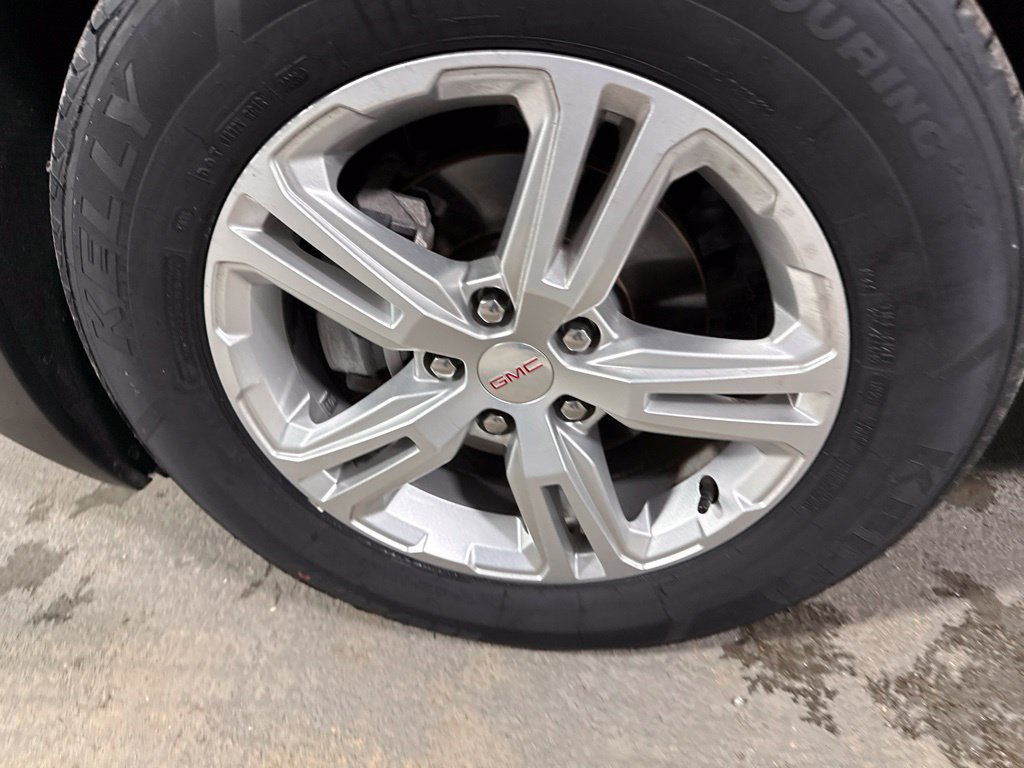 Used 2024 GMC Terrain SLE FWD image 38