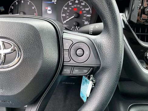 Used 2025 Toyota Corolla LE image 23