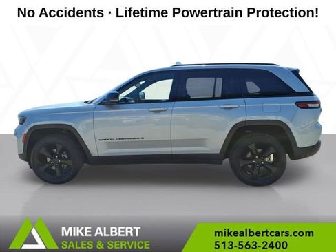 Used 2023 Jeep Grand Cherokee Altitude image 4