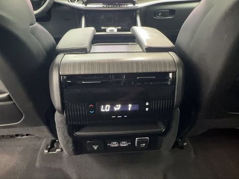 Used 2024 Jeep Wagoneer L Series II RWD image 41