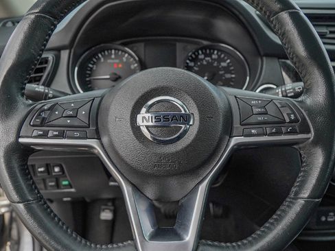 Used 2018 Nissan Rogue SV w/ Premium Package image 10