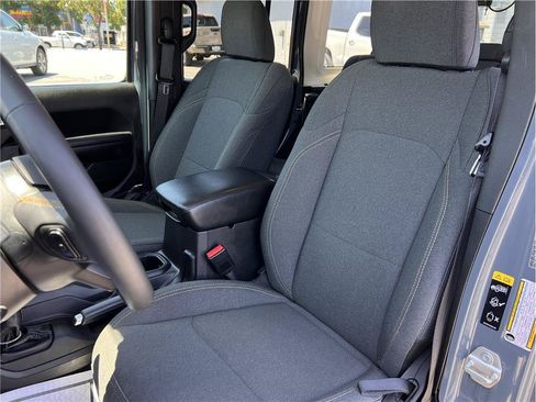 Used 2024 Jeep Wrangler Unlimited w/ Convenience Group AWD/4WD image 9
