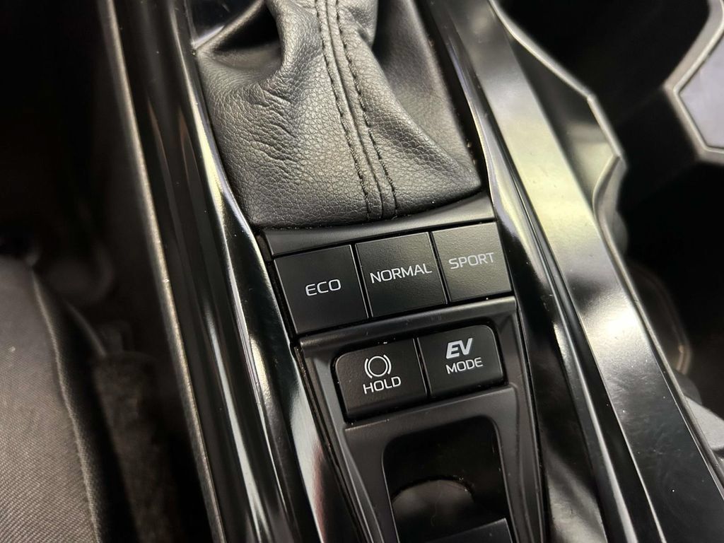 Used 2025 Toyota Camry LE w/ Convenience Package FWD image 22