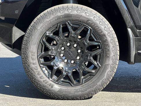 Used 2025 GMC Hummer EV 2X AWD/4WD image 37