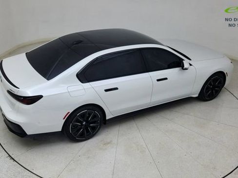 Used 2023 BMW i7 xDrive60 w/ Executive Package 2 AWD/4WD image 83