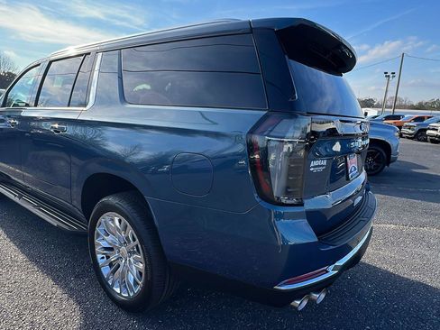New 2026 Chevrolet Suburban Premier w/ Sun And Tow Package AWD/4WD image 7