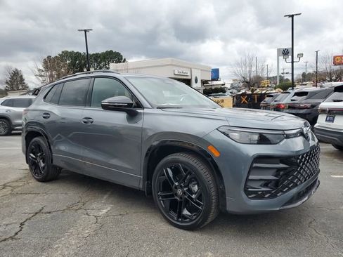 New 2026 Volkswagen Tiguan SE R-Line image 3