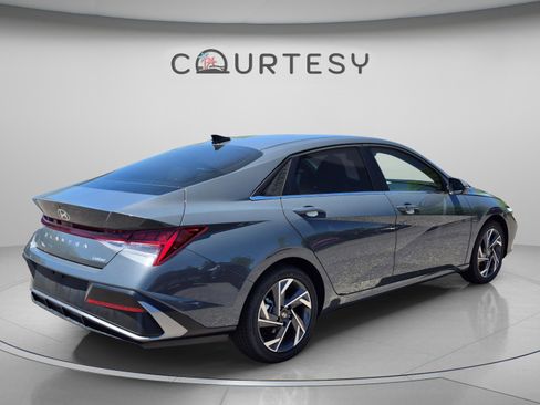 New 2026 Hyundai Elantra Limited FWD image 5