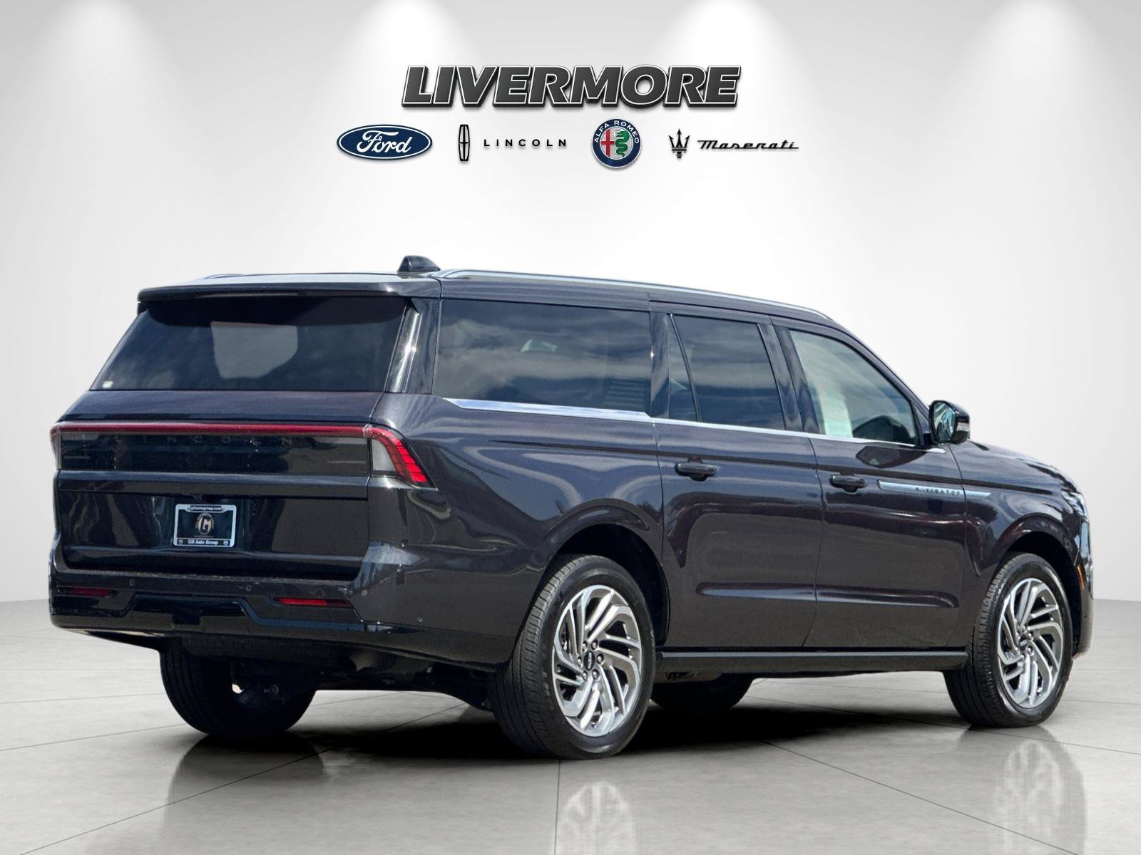 Certified 2025 Lincoln Navigator L Reserve AWD/4WD image 3