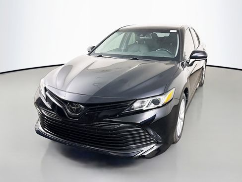 Used 2020 Toyota Camry LE image 4