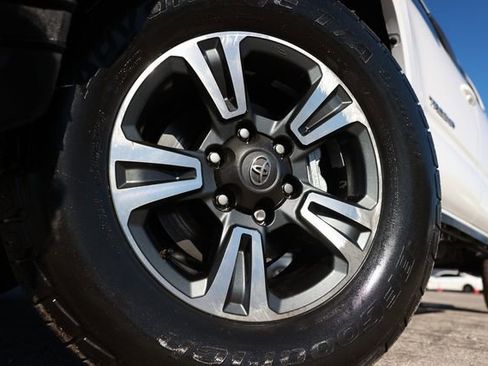 Used 2017 Toyota Tacoma TRD Sport w/ Tow Package image 37