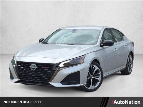 Used 2024 Nissan Altima 2.5 SR FWD image 1
