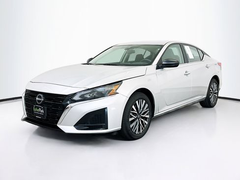 Used 2025 Nissan Altima 2.5 SV image 3