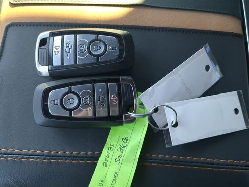 Used 2023 Ford F450 Platinum w/ FX4 Off-Road Package image 28