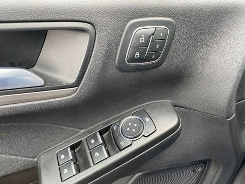 Used 2022 Ford Escape Titanium image 17