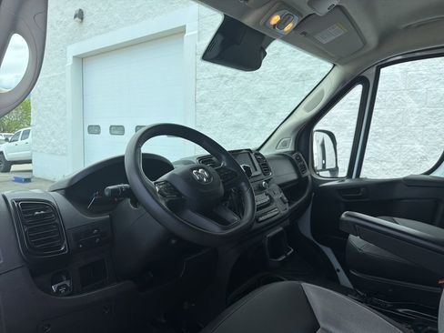 Used 2024 RAM ProMaster 2500 w/ Convenience Group FWD image 9