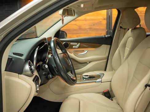 Used 2019 Mercedes-Benz GLC 300 4MATIC w/ Parking Assistance Package image 9