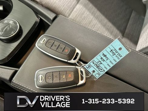 Used 2023 Nissan Rogue SV image 12