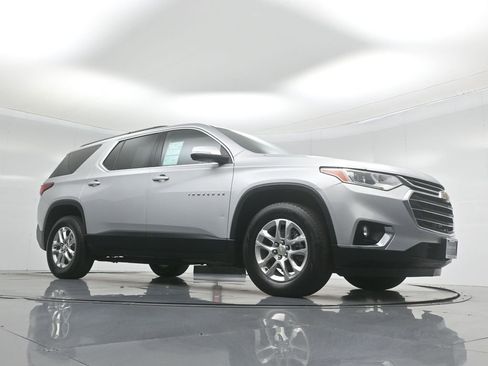 Used 2021 Chevrolet Traverse LT image 4