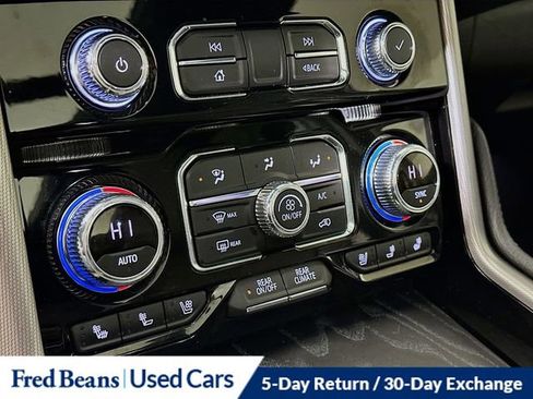 Used 2022 GMC Yukon Denali w/ Denali Premium Package image 18