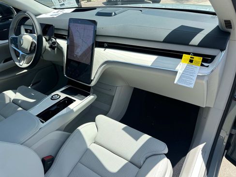 New 2025 Volvo EX90 Plus image 22