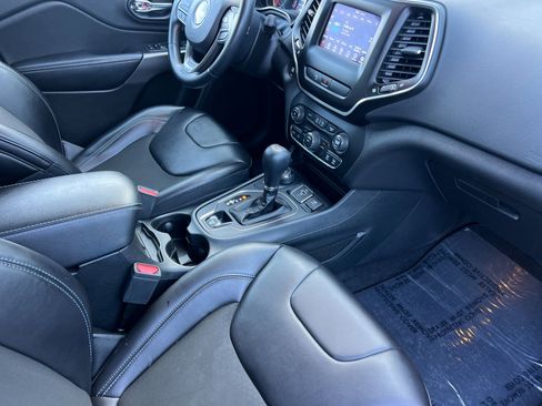 Used 2019 Jeep Cherokee Latitude Plus image 16