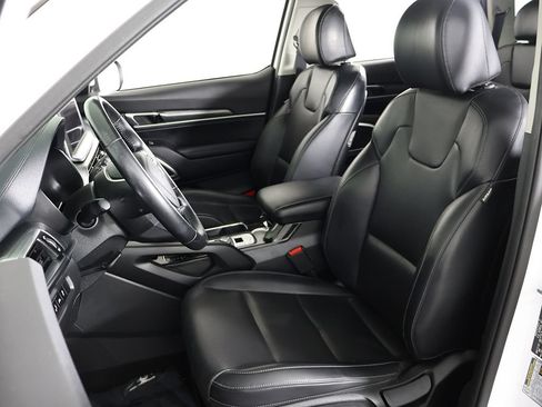 Used 2022 Kia Telluride LX FWD image 28