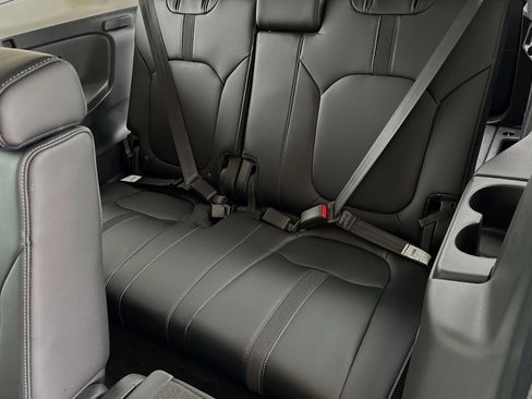 New 2025 Honda Pilot Touring image 25