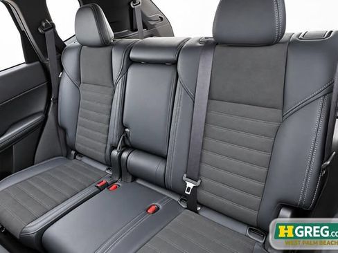 Used 2024 Mitsubishi Outlander SE Black Edition FWD image 13