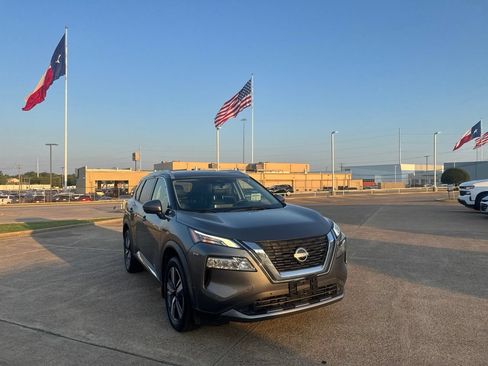 Certified 2023 Nissan Rogue SL w/ SL Premium Package AWD/4WD image 2