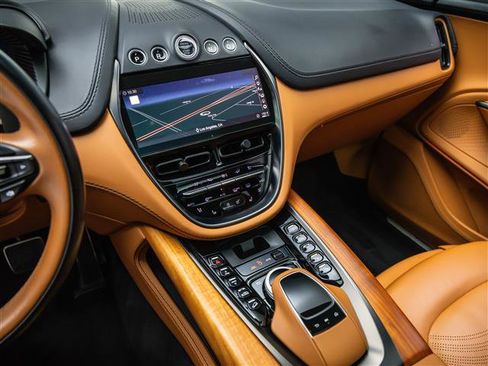 Used 2022 Aston Martin DBX image 25