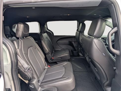 New 2026 Chrysler Pacifica Select FWD image 7