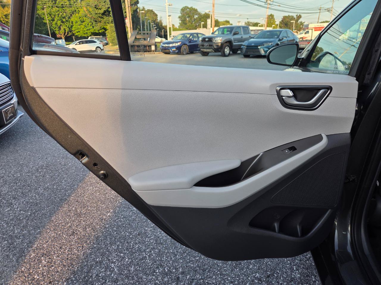 Used 2020 Hyundai Ioniq Blue FWD image 16